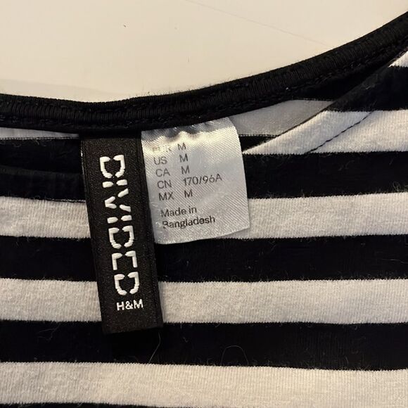 H&m stretchy striped black and white short sleeve crop top w/ scoop neck. SZ M. - Picture 6 of 9